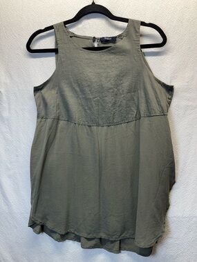 Breezy Comfy Madewell olive green sleeveless top, silk keyhole-back tank top.